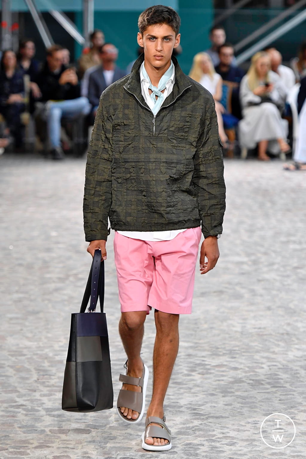 Fashion Week Paris Spring/Summer 2020 look 38 from the Hermès collection menswear