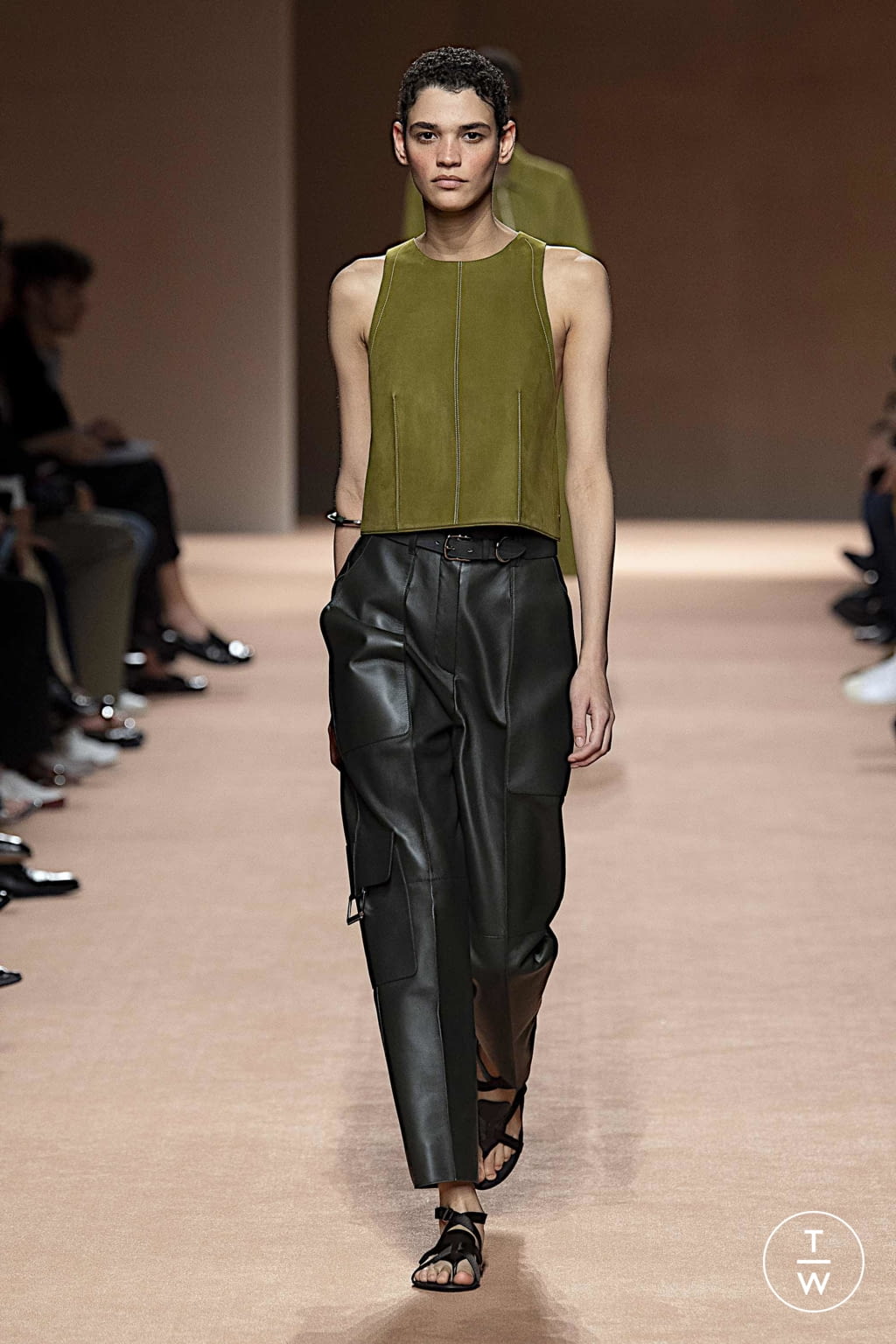 Fashion Week Paris Spring/Summer 2020 look 1 from the Hermès collection 女装