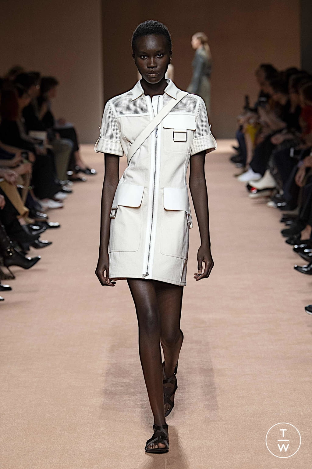 Fashion Week Paris Spring/Summer 2020 look 7 from the Hermès collection 女装