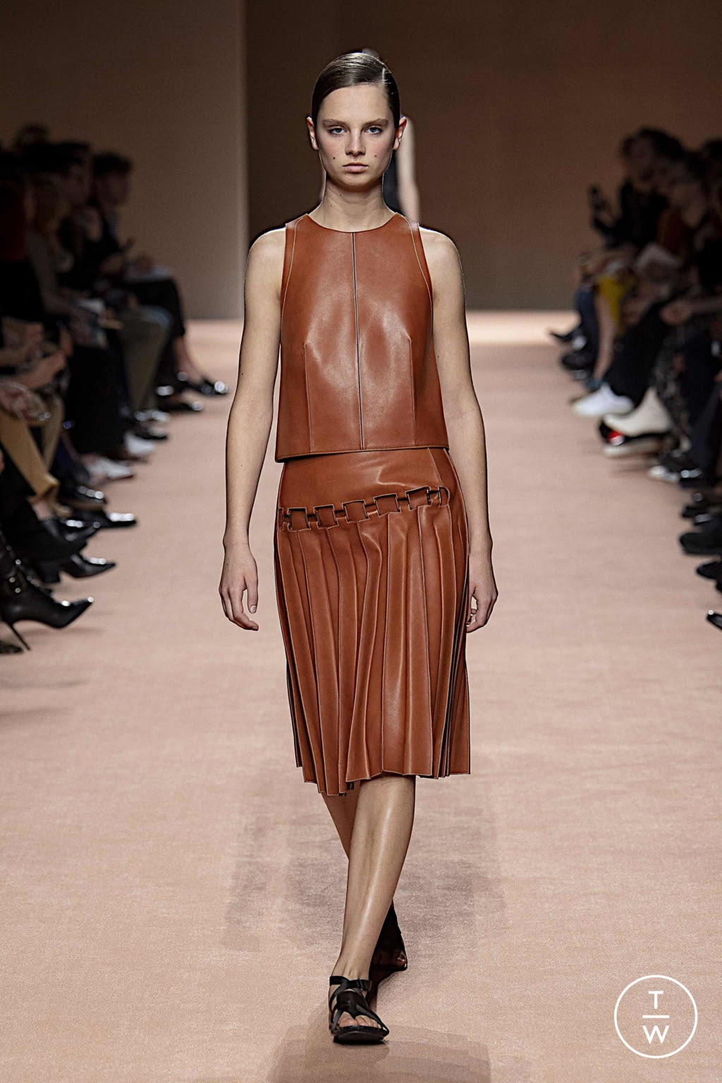 Fashion Week Paris Spring/Summer 2020 look 18 from the Hermès collection 女装