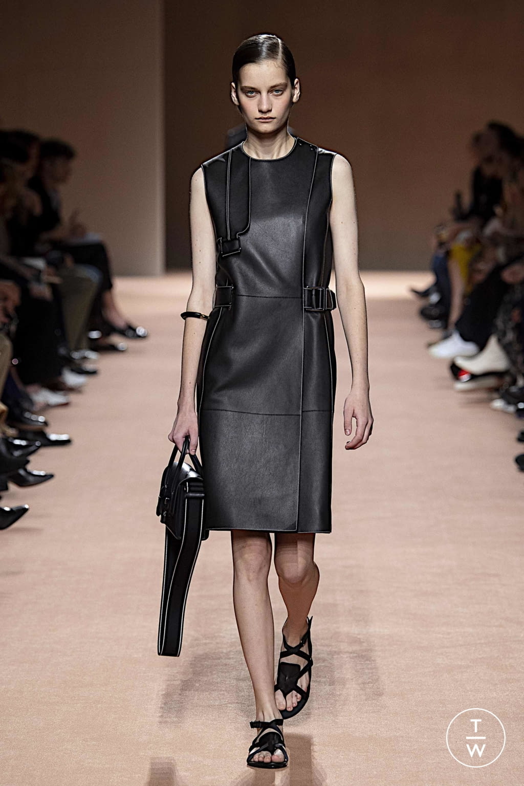 Fashion Week Paris Spring/Summer 2020 look 19 from the Hermès collection 女装