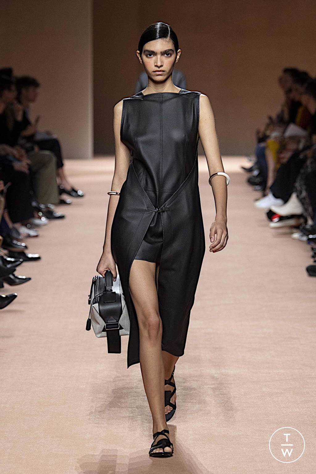 Fashion Week Paris Spring/Summer 2020 look 29 from the Hermès collection 女装
