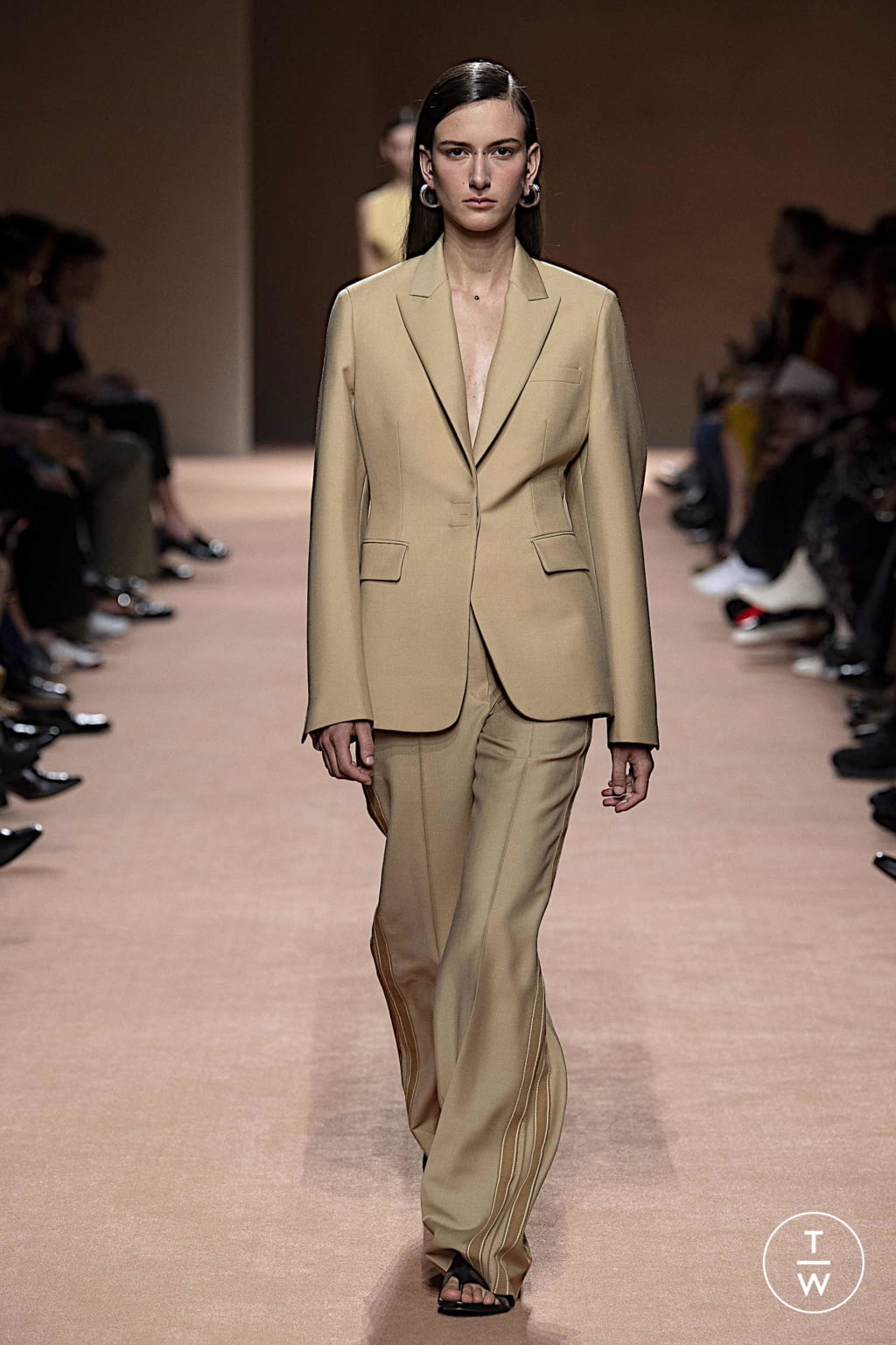 Fashion Week Paris Spring/Summer 2020 look 34 from the Hermès collection 女装