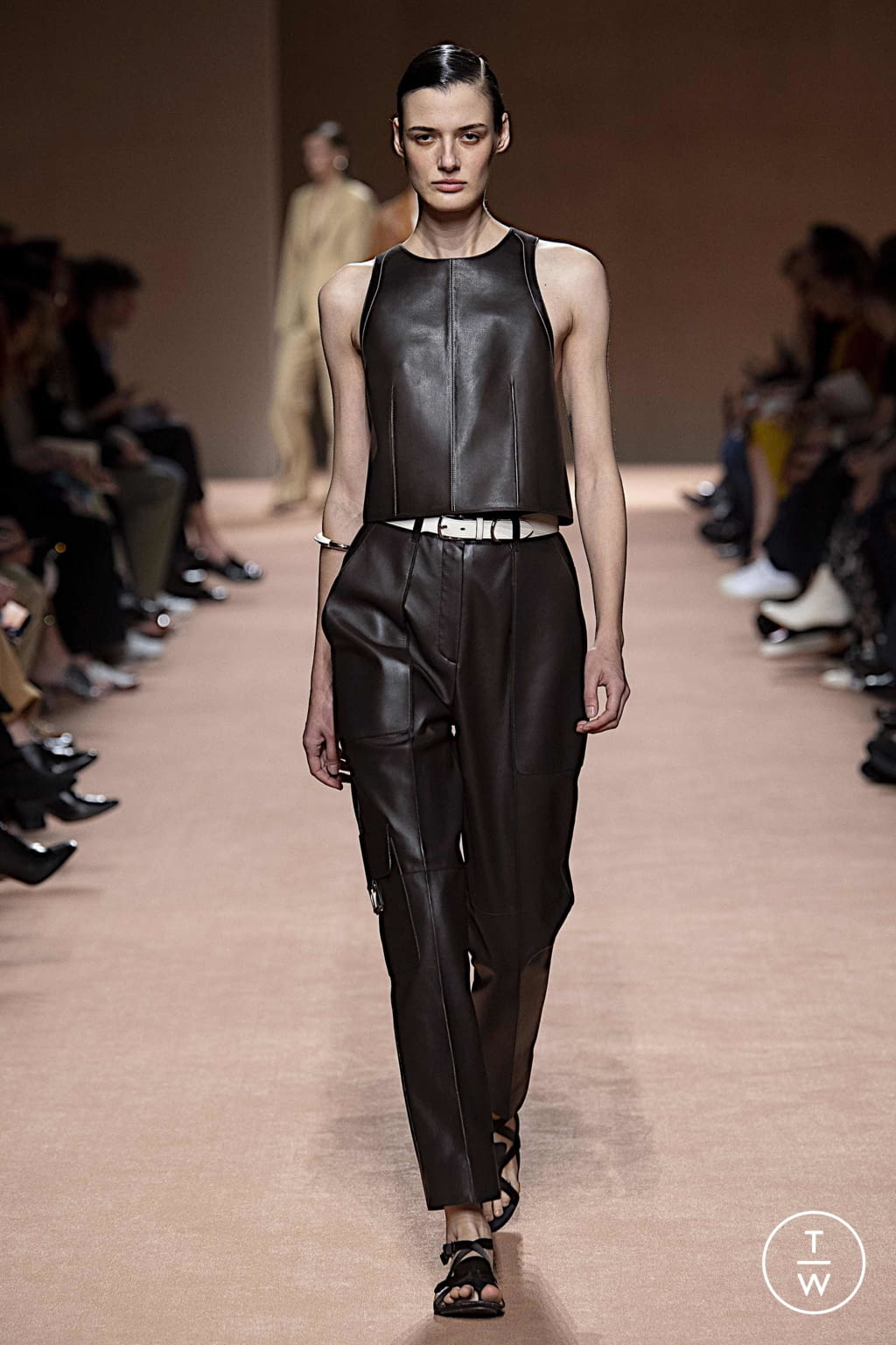 Fashion Week Paris Spring/Summer 2020 look 38 from the Hermès collection 女装