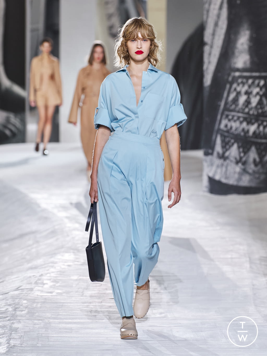 Fashion Week Paris Spring/Summer 2021 look 2 from the Hermès collection 女装