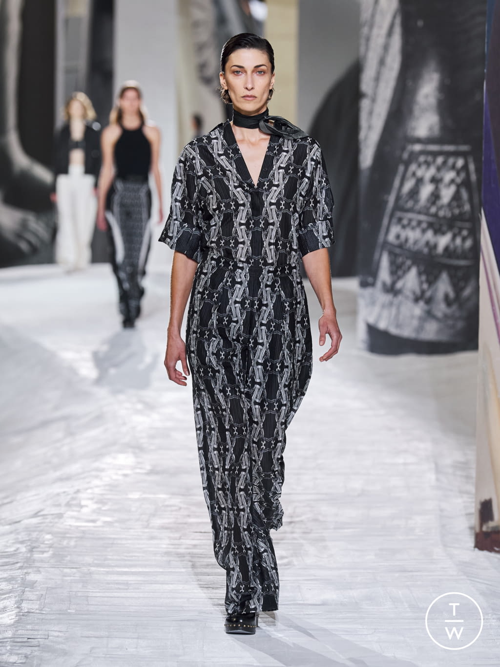 Fashion Week Paris Spring/Summer 2021 look 12 from the Hermès collection womenswear