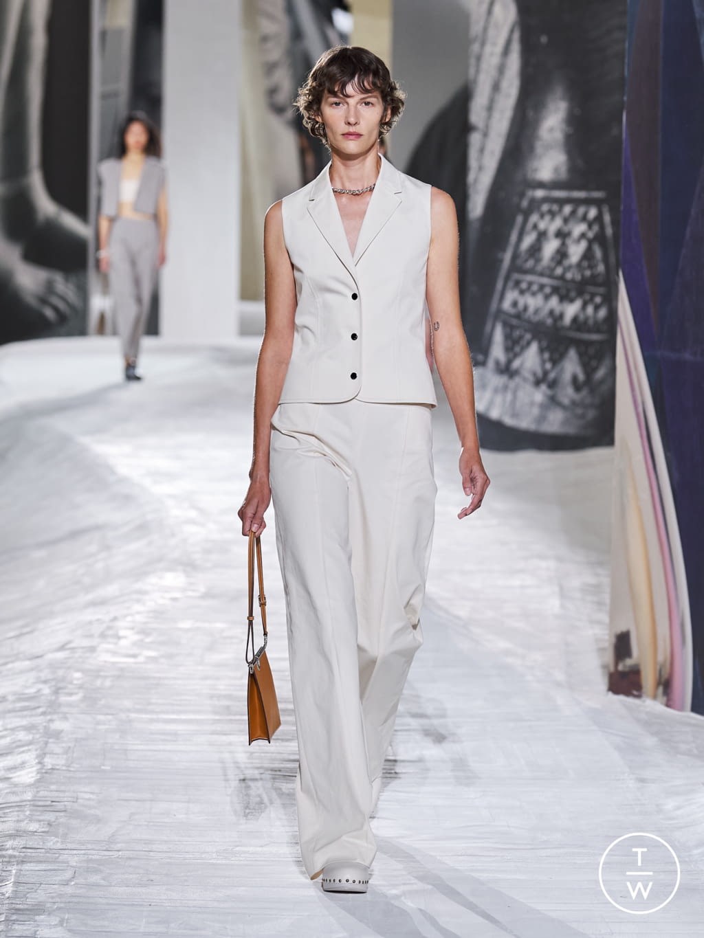 Fashion Week Paris Spring/Summer 2021 look 24 from the Hermès collection 女装