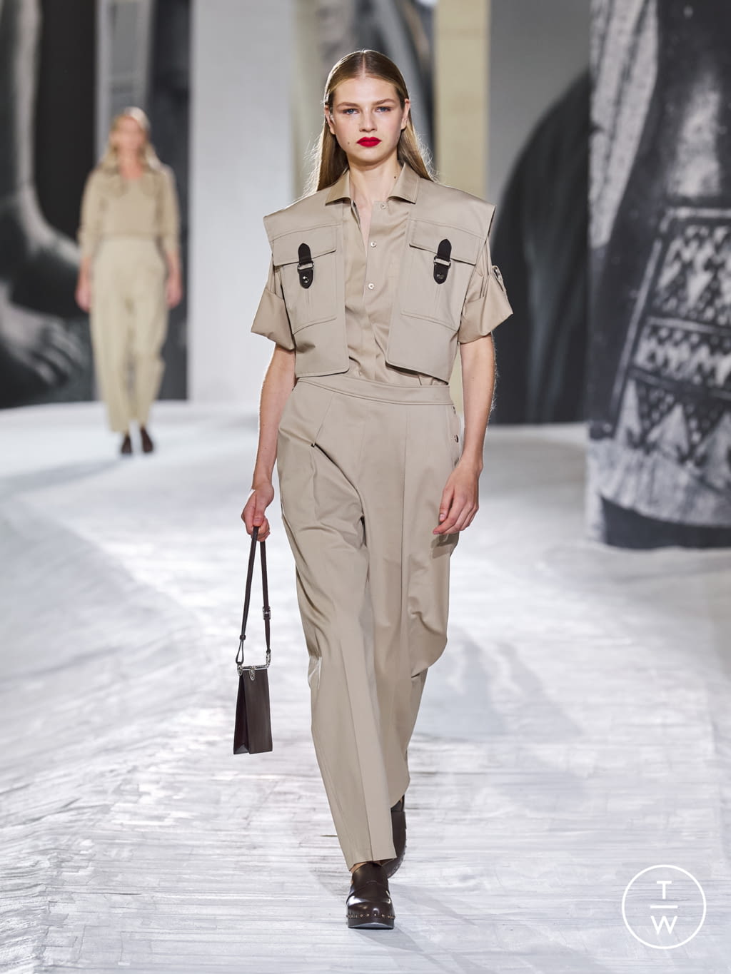 Fashion Week Paris Spring/Summer 2021 look 28 from the Hermès collection 女装