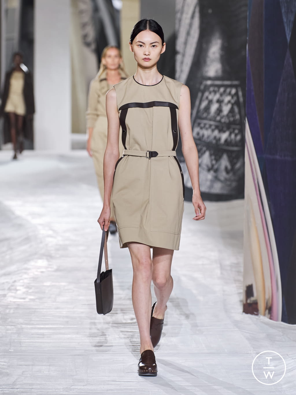 Fashion Week Paris Spring/Summer 2021 look 29 from the Hermès collection 女装