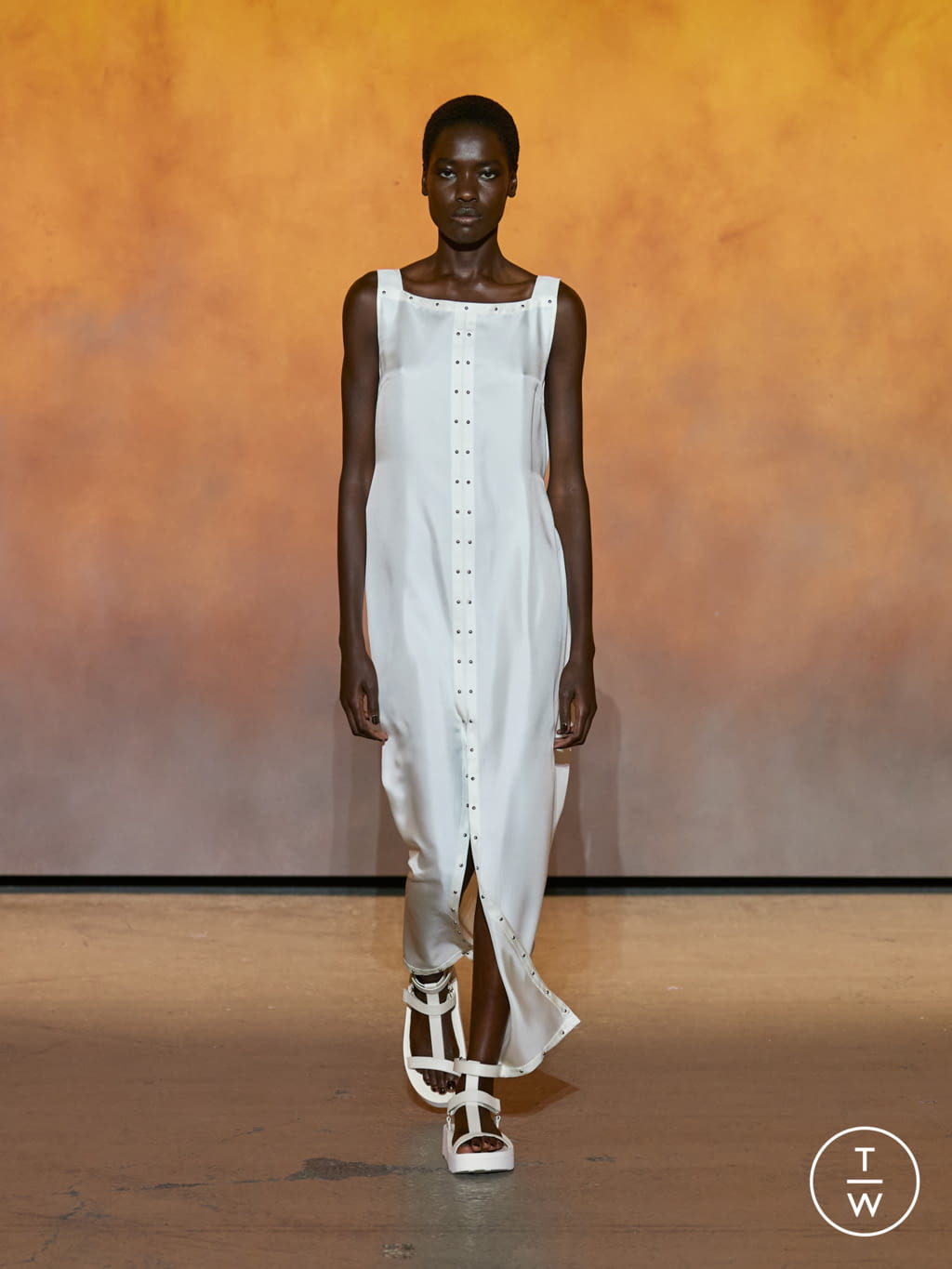 Fashion Week Paris Spring/Summer 2022 look 6 from the Hermès collection womenswear