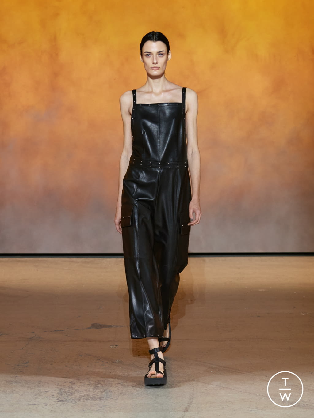 Fashion Week Paris Spring/Summer 2022 look 7 from the Hermès collection womenswear