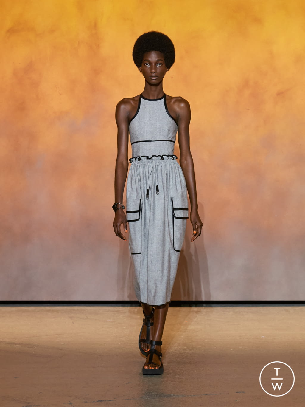 Fashion Week Paris Spring/Summer 2022 look 10 from the Hermès collection 女装