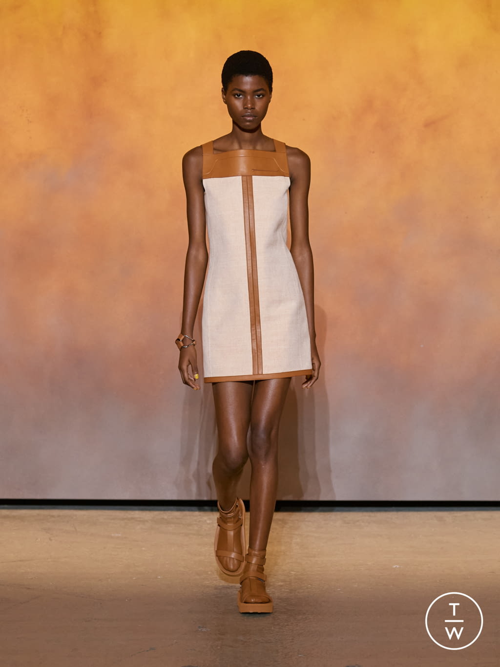 Fashion Week Paris Spring/Summer 2022 look 14 from the Hermès collection womenswear