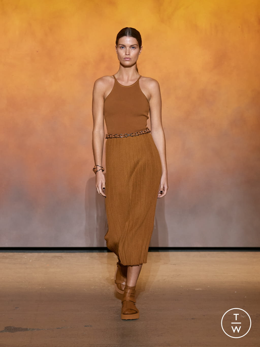 Fashion Week Paris Spring/Summer 2022 look 15 from the Hermès collection womenswear
