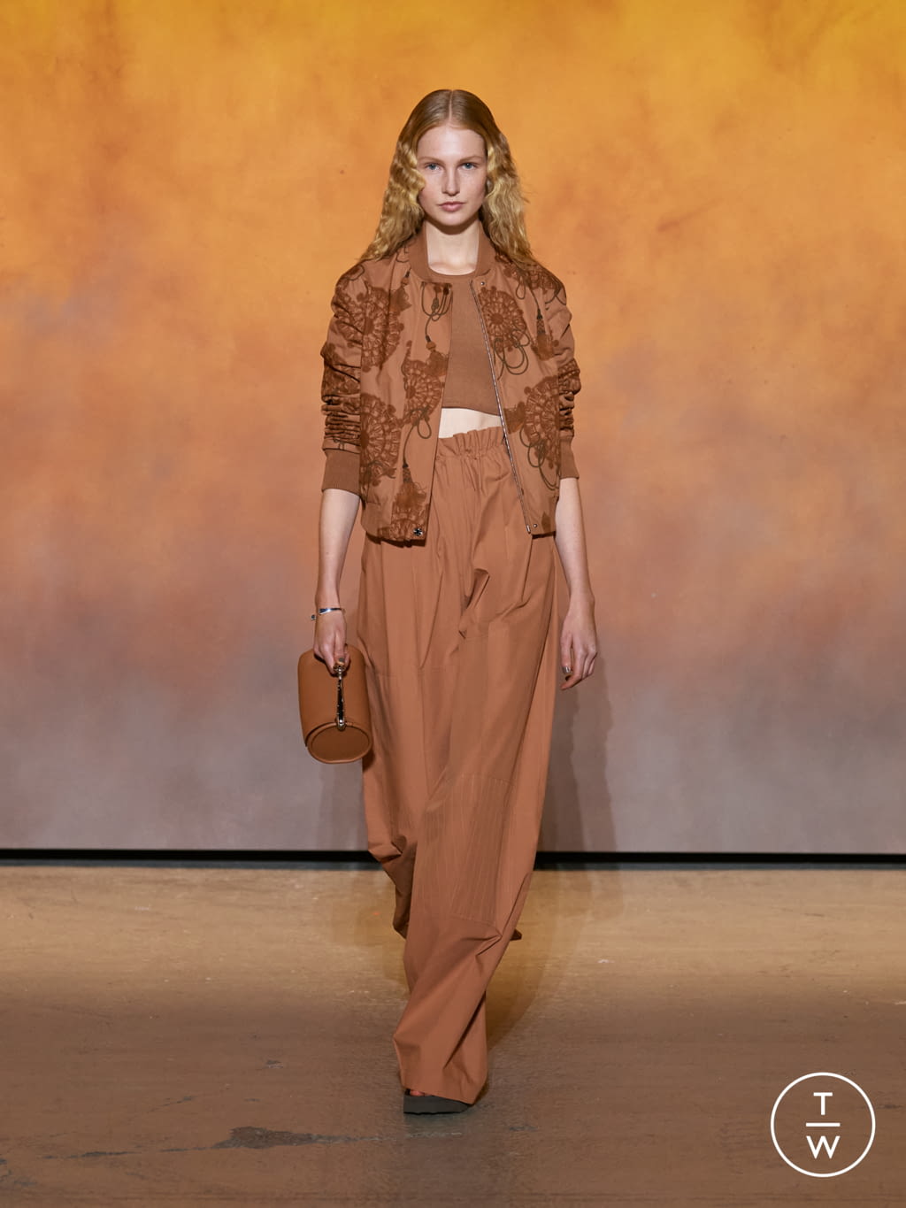 Fashion Week Paris Spring/Summer 2022 look 21 from the Hermès collection womenswear