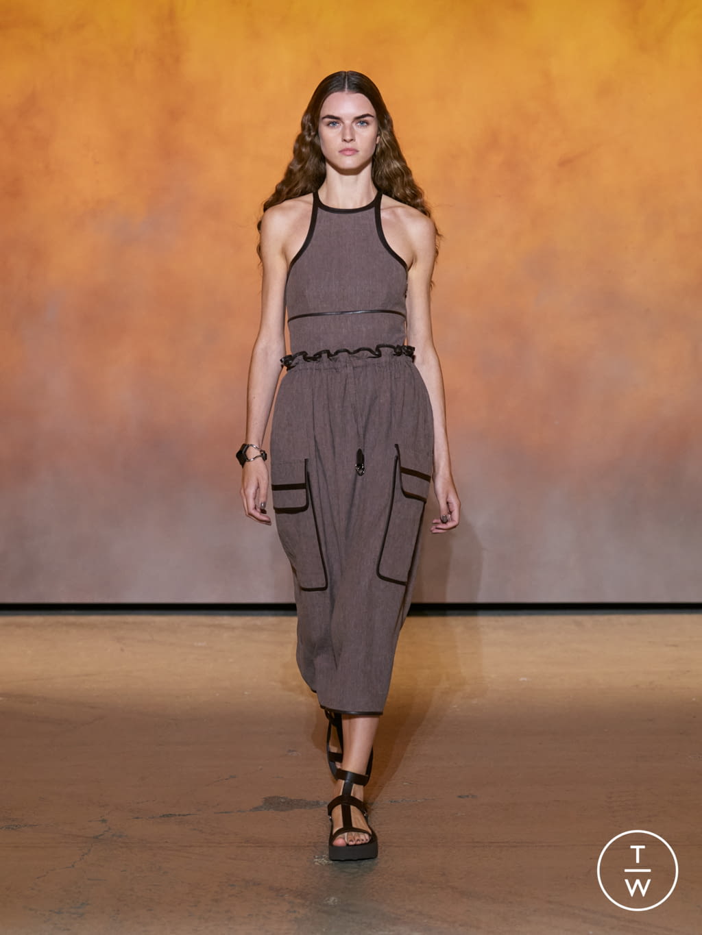 Fashion Week Paris Spring/Summer 2022 look 26 from the Hermès collection womenswear