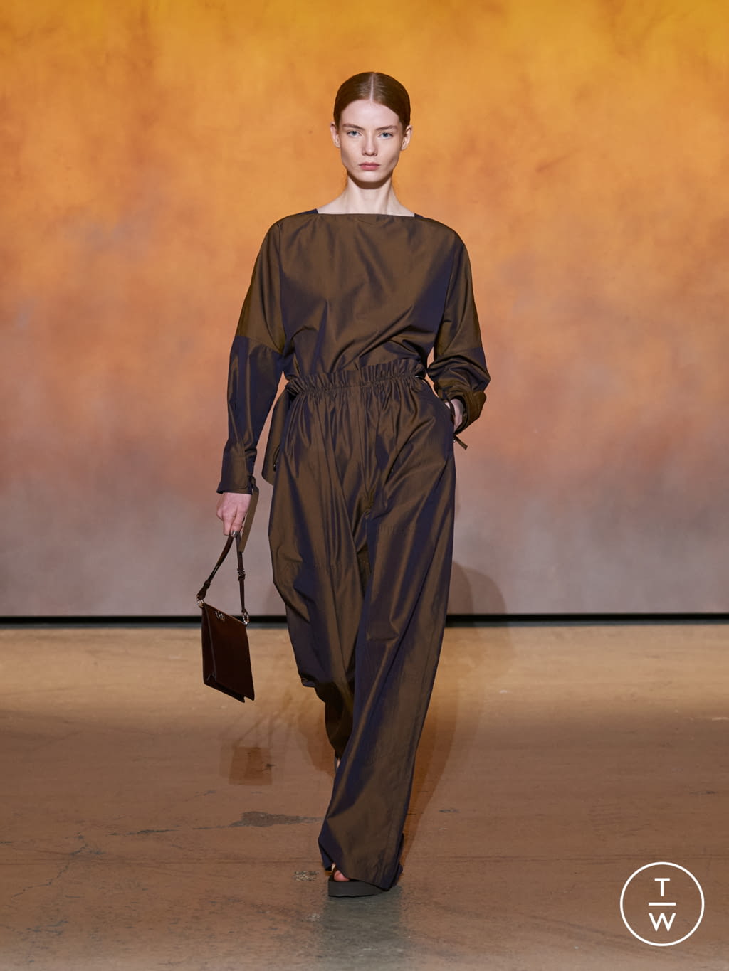 Fashion Week Paris Spring/Summer 2022 look 27 from the Hermès collection womenswear