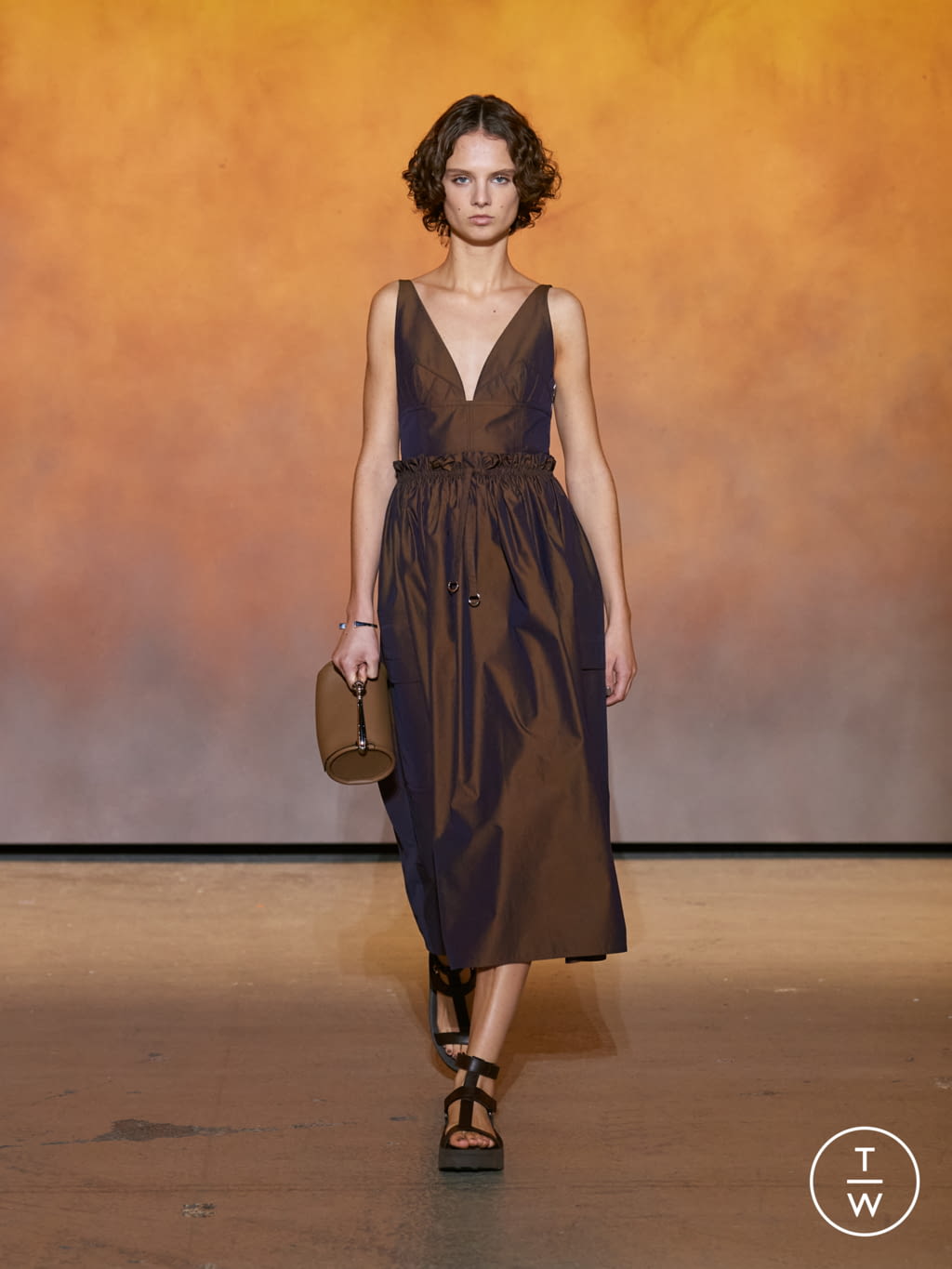 Fashion Week Paris Spring/Summer 2022 look 28 from the Hermès collection womenswear