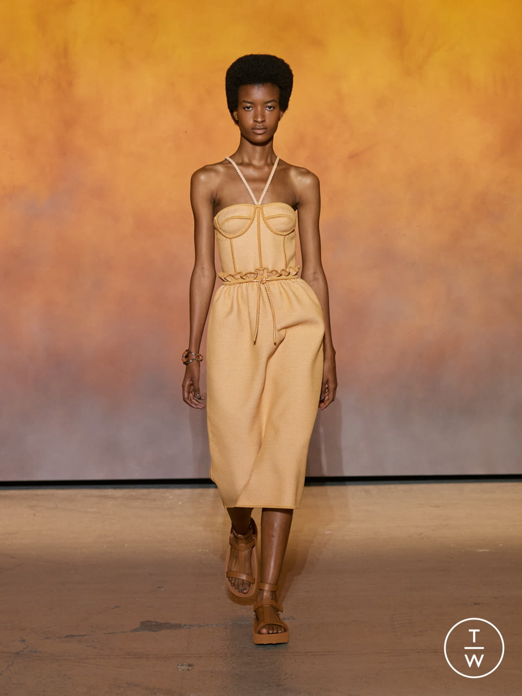 Fashion Week Paris Spring/Summer 2022 look 33 from the Hermès collection 女装