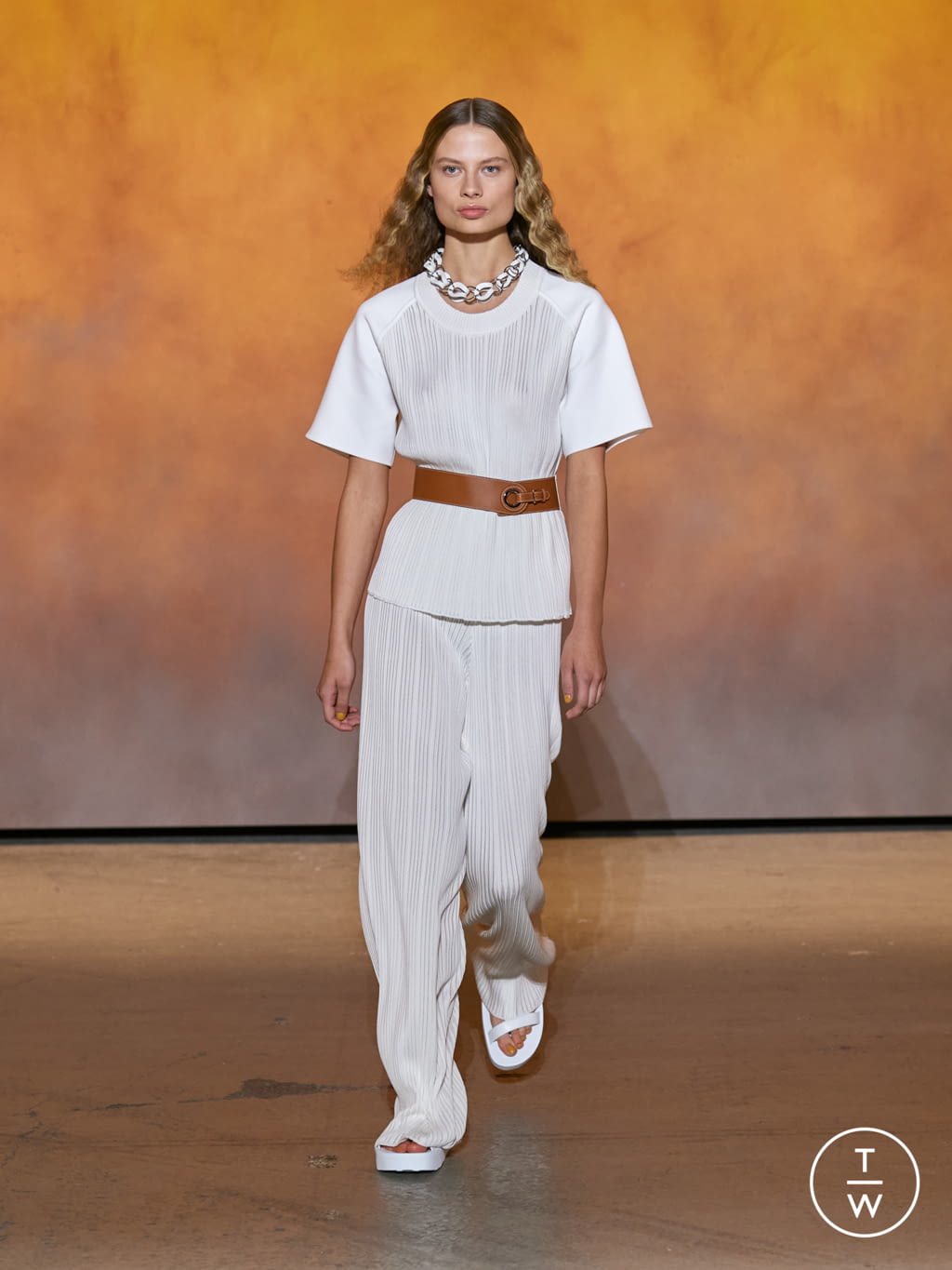 Fashion Week Paris Spring/Summer 2022 look 36 from the Hermès collection womenswear