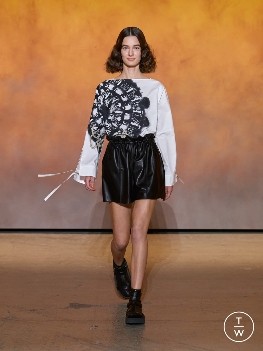Fashion Week Paris Spring/Summer 2022 look 38 from the Hermès collection 女装