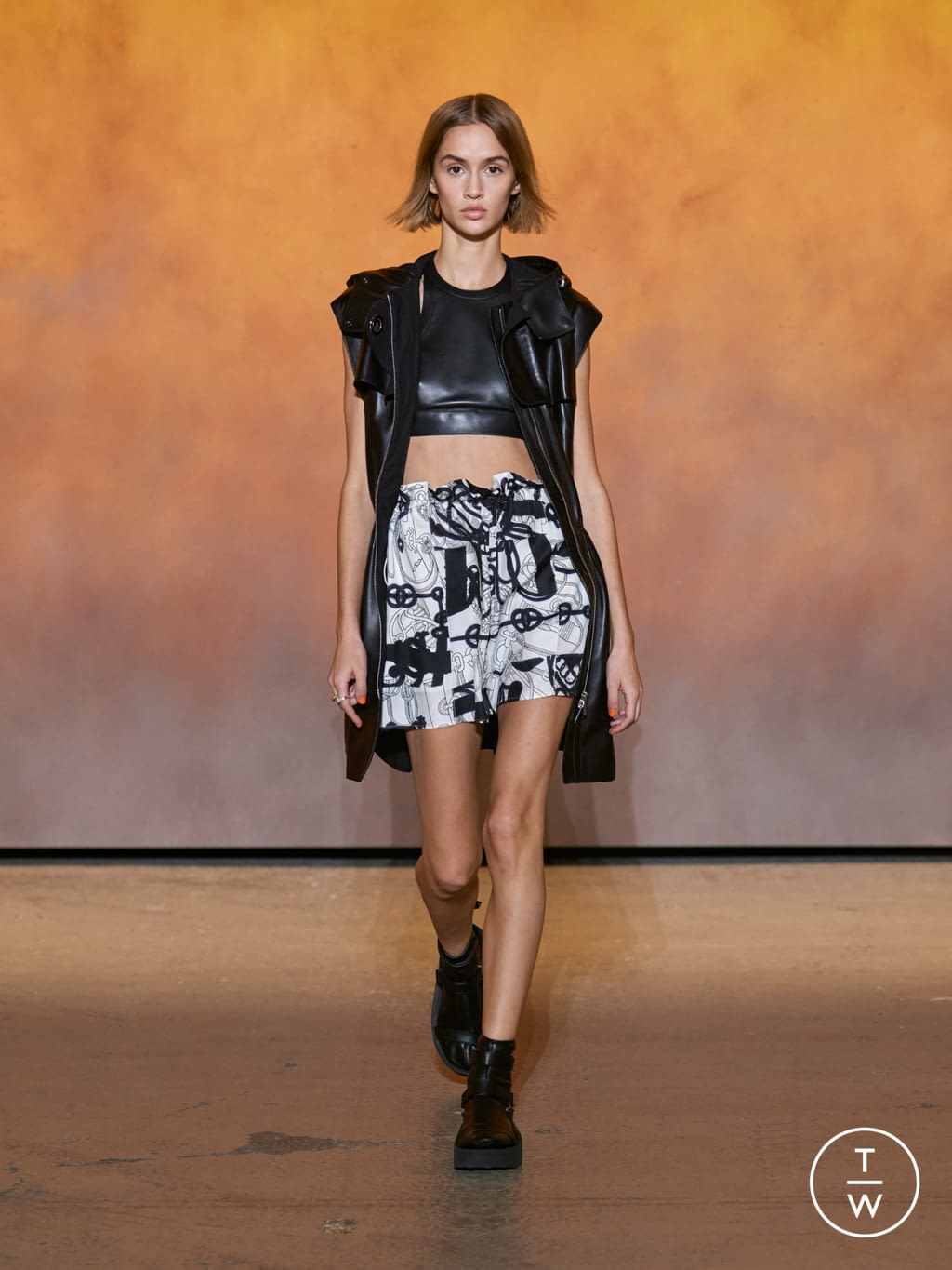 Fashion Week Paris Spring/Summer 2022 look 44 from the Hermès collection 女装