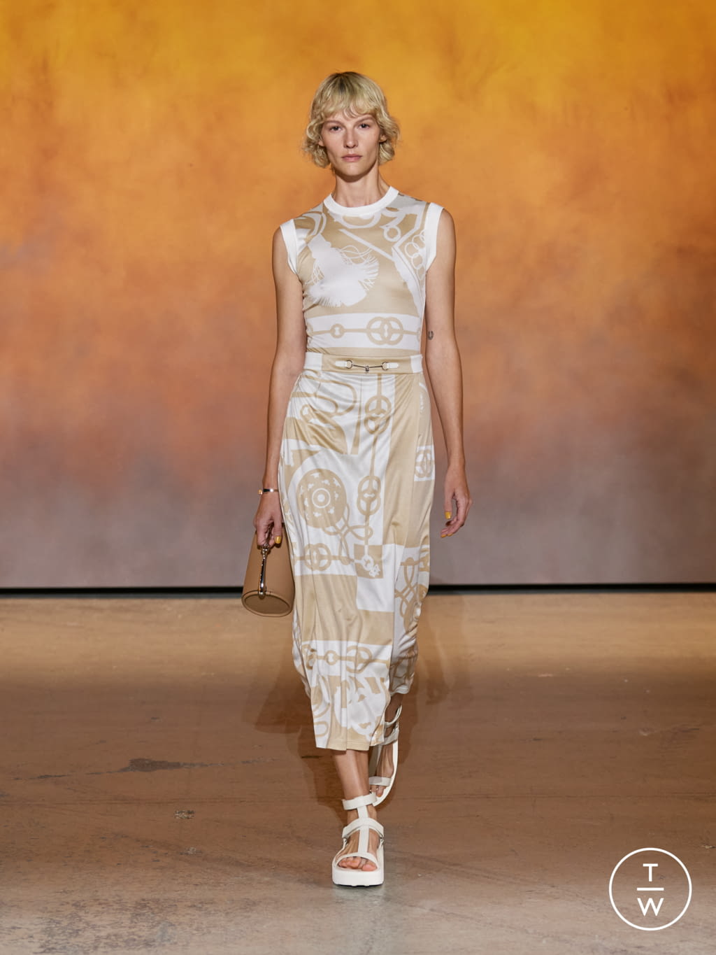 Fashion Week Paris Spring/Summer 2022 look 48 from the Hermès collection 女装