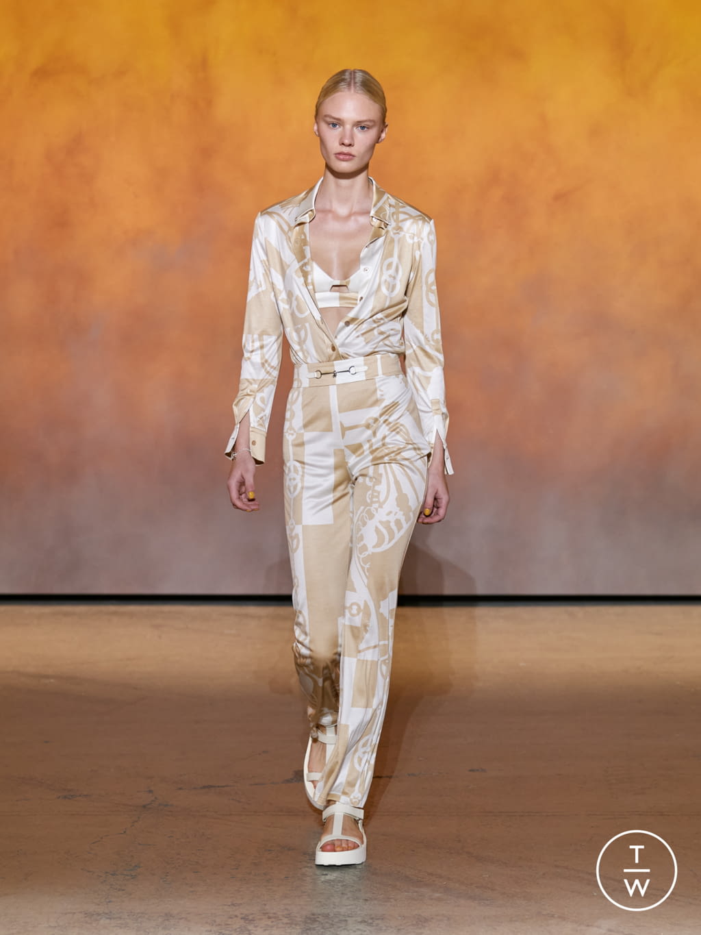 Fashion Week Paris Spring/Summer 2022 look 49 from the Hermès collection womenswear