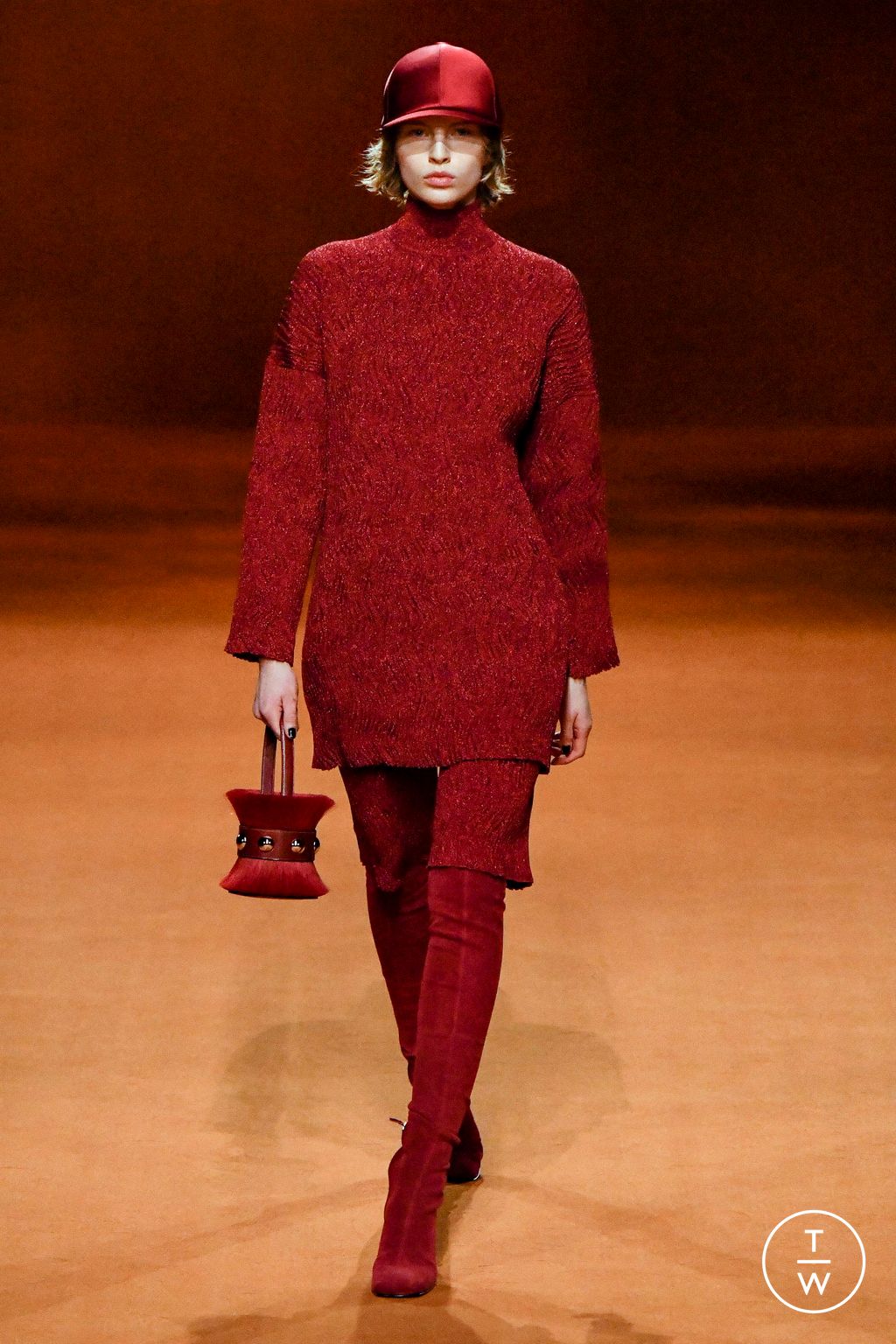 Fashion Week Paris Fall/Winter 2023 look 1 de la collection Hermès womenswear