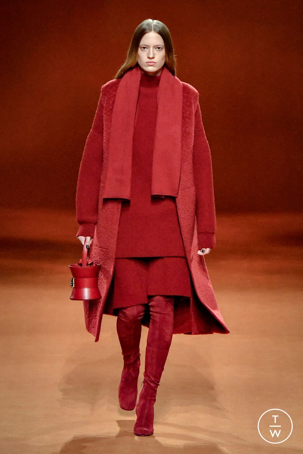 Fashion Week Paris Fall/Winter 2023 look 5 from the Hermès collection womenswear