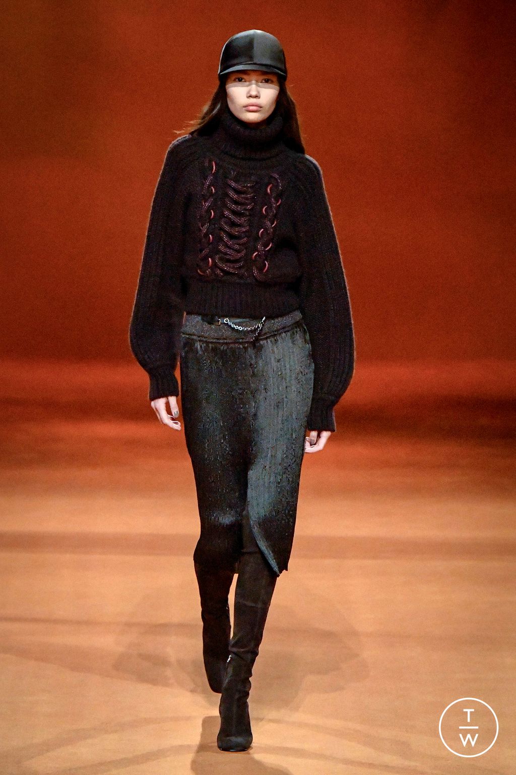 Fashion Week Paris Fall/Winter 2023 look 8 from the Hermès collection womenswear