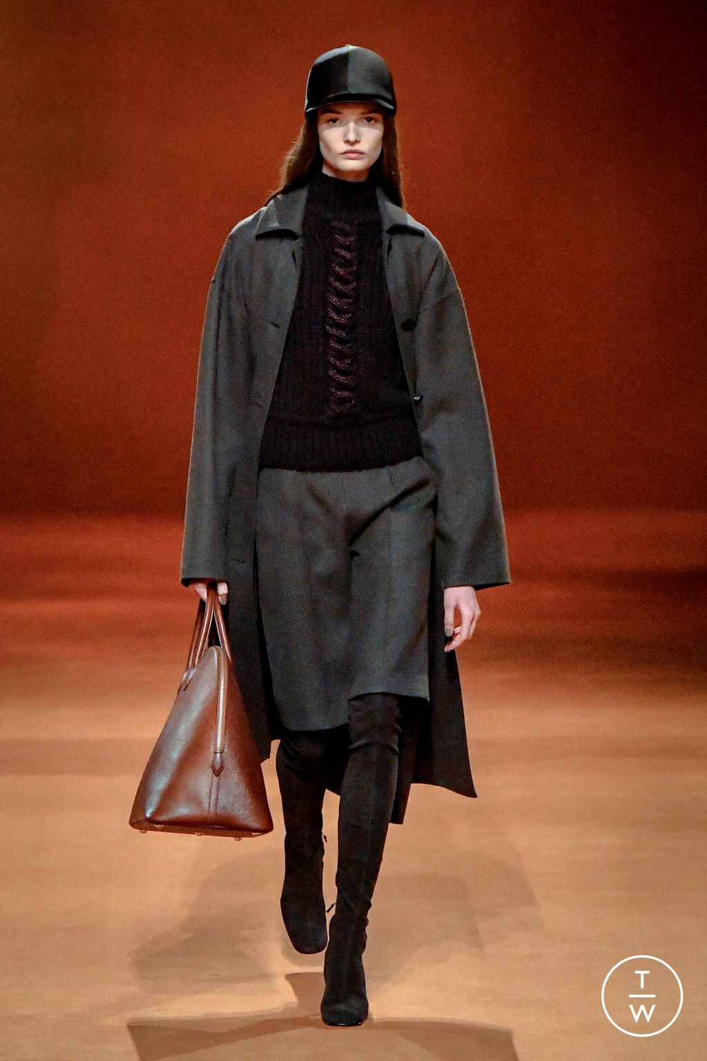 Fashion Week Paris Fall/Winter 2023 look 10 from the Hermès collection womenswear