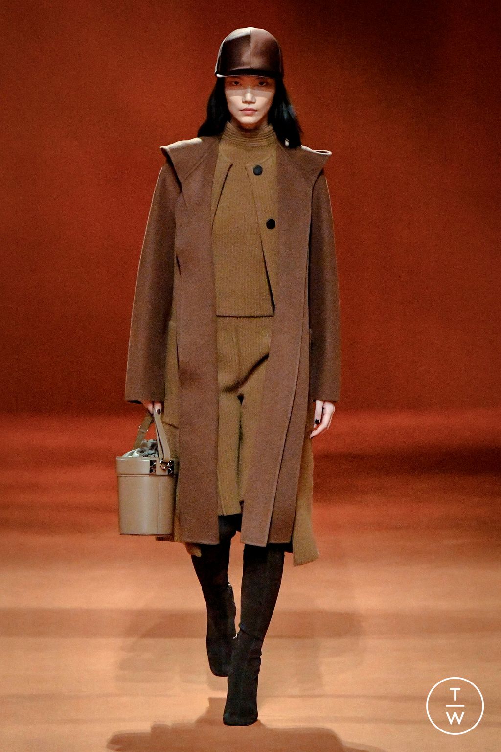 Fashion Week Paris Fall/Winter 2023 look 12 from the Hermès collection womenswear