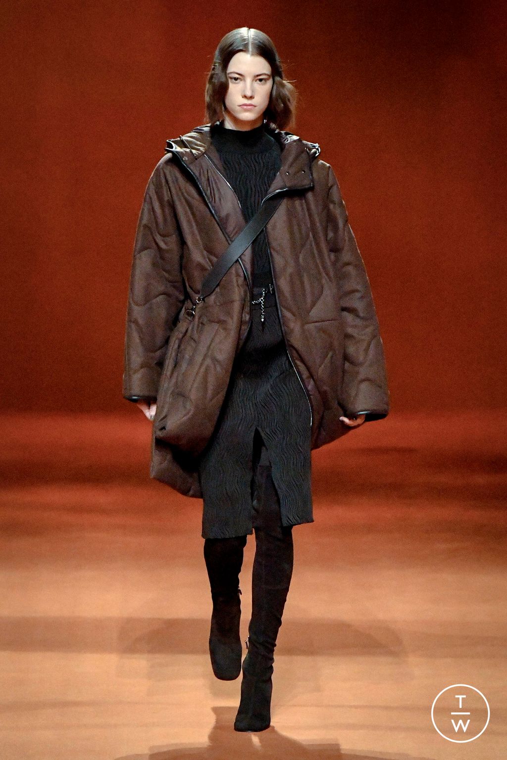 Fashion Week Paris Fall/Winter 2023 look 15 from the Hermès collection womenswear
