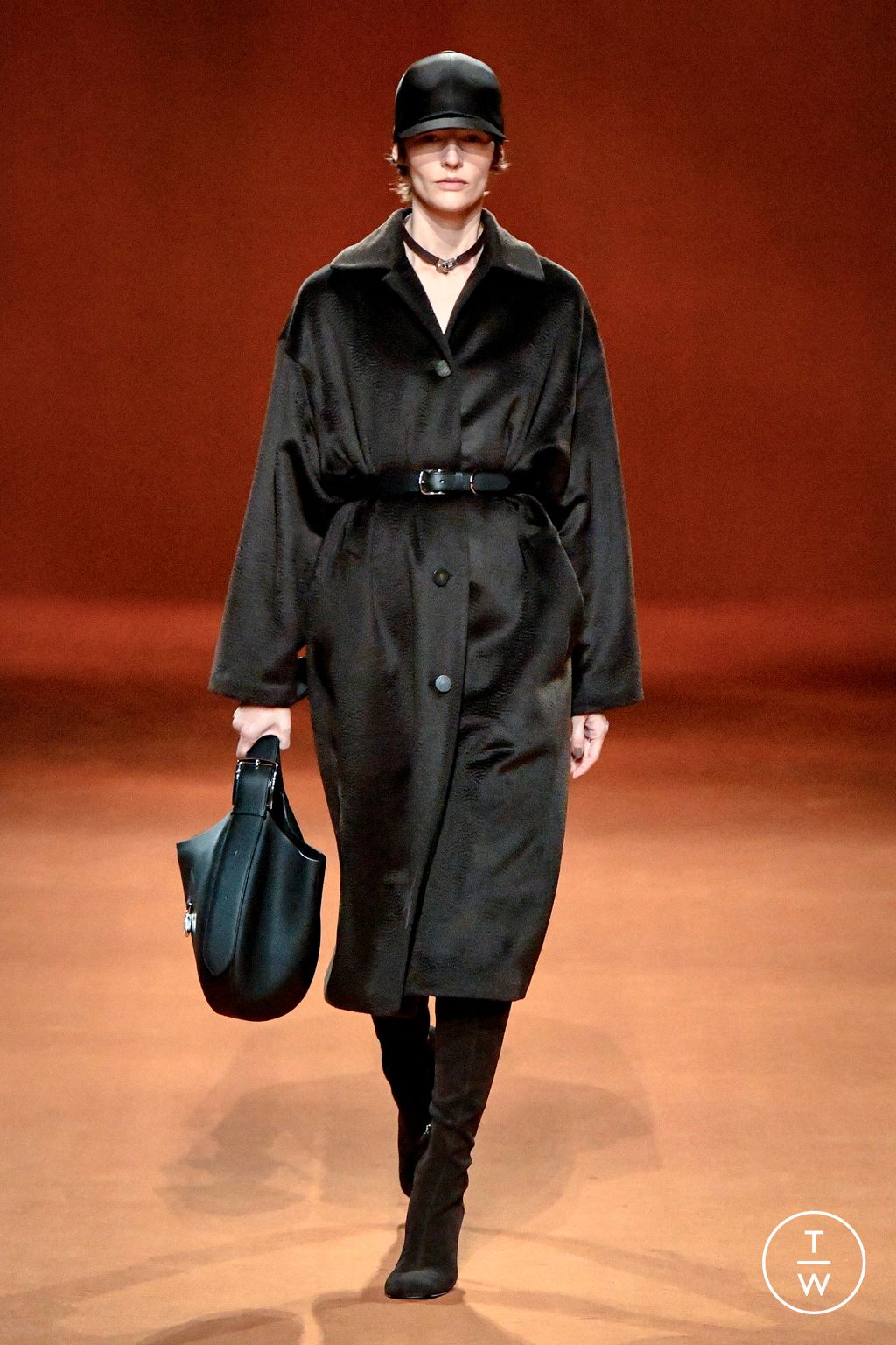 Fashion Week Paris Fall/Winter 2023 look 17 de la collection Hermès womenswear