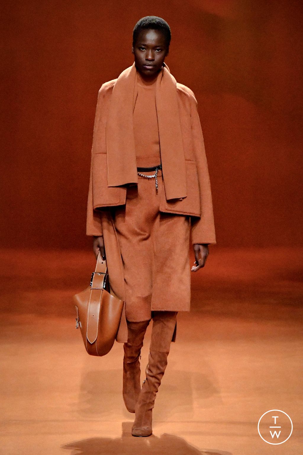 Fashion Week Paris Fall/Winter 2023 look 21 from the Hermès collection 女装