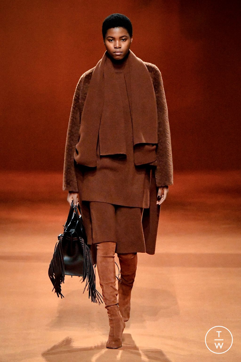 Fashion Week Paris Fall/Winter 2023 look 22 from the Hermès collection 女装