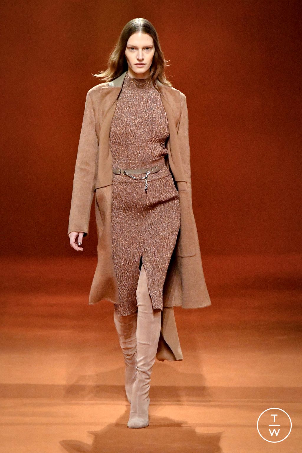 Fashion Week Paris Fall/Winter 2023 look 24 from the Hermès collection 女装