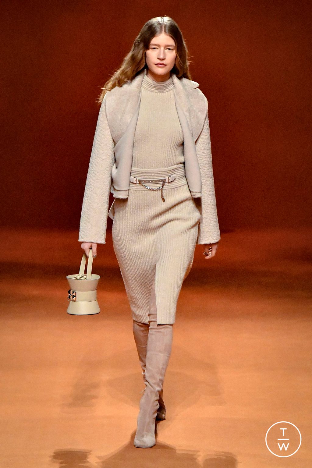 Fashion Week Paris Fall/Winter 2023 look 26 from the Hermès collection womenswear