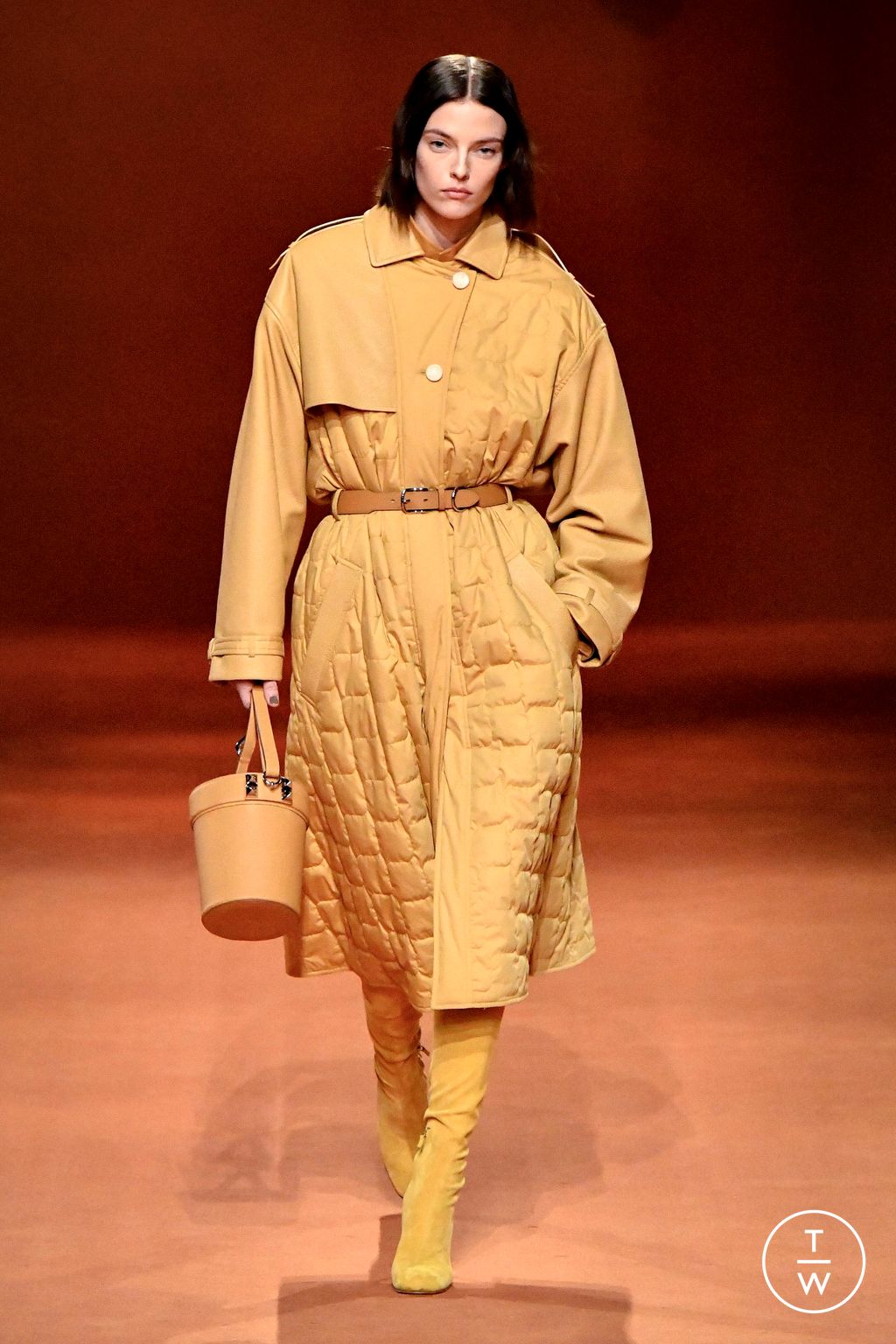 Fashion Week Paris Fall/Winter 2023 look 28 from the Hermès collection womenswear