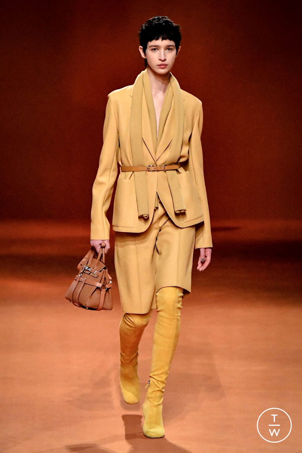 Fashion Week Paris Fall/Winter 2023 look 29 from the Hermès collection womenswear