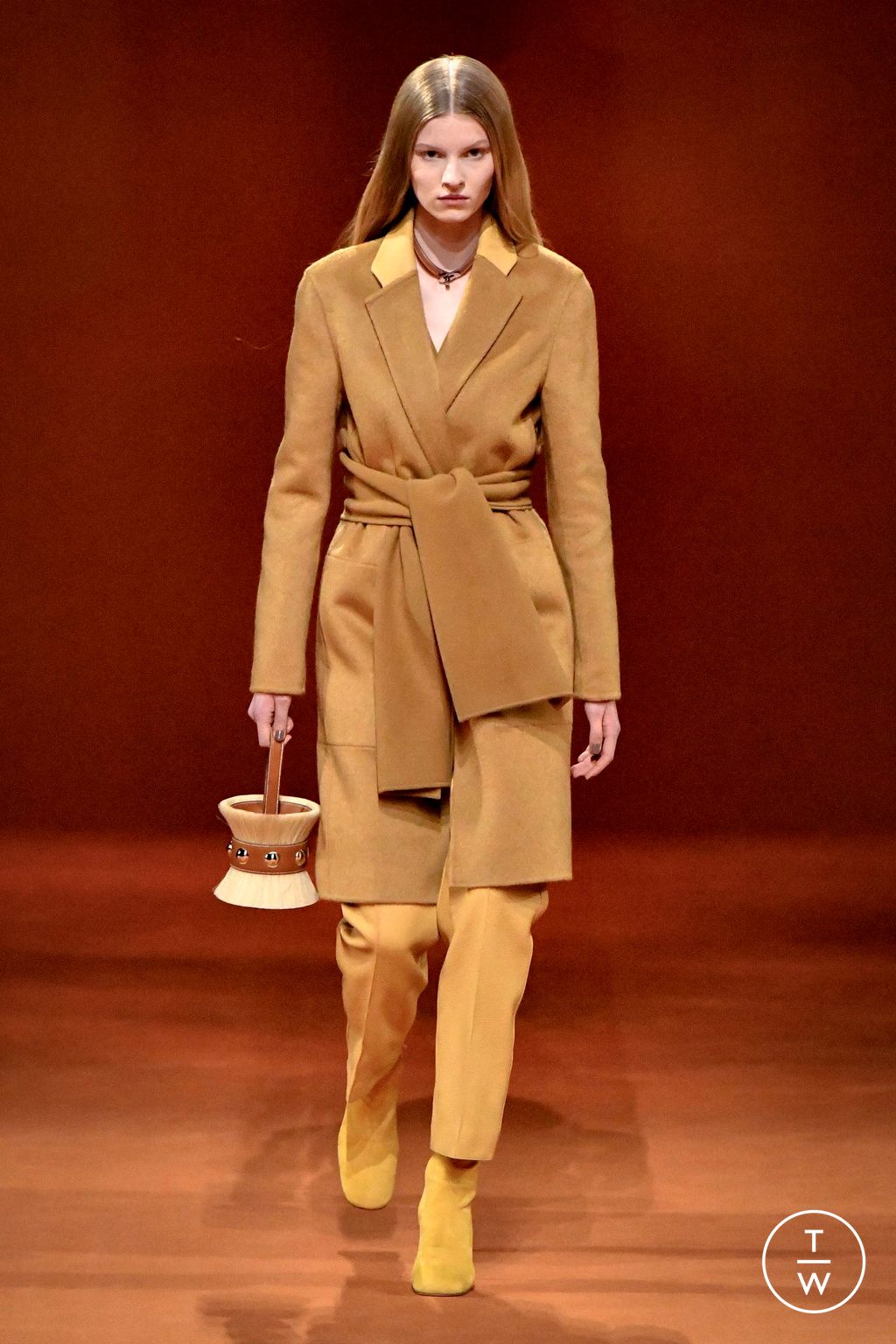 Fashion Week Paris Fall/Winter 2023 look 31 from the Hermès collection 女装