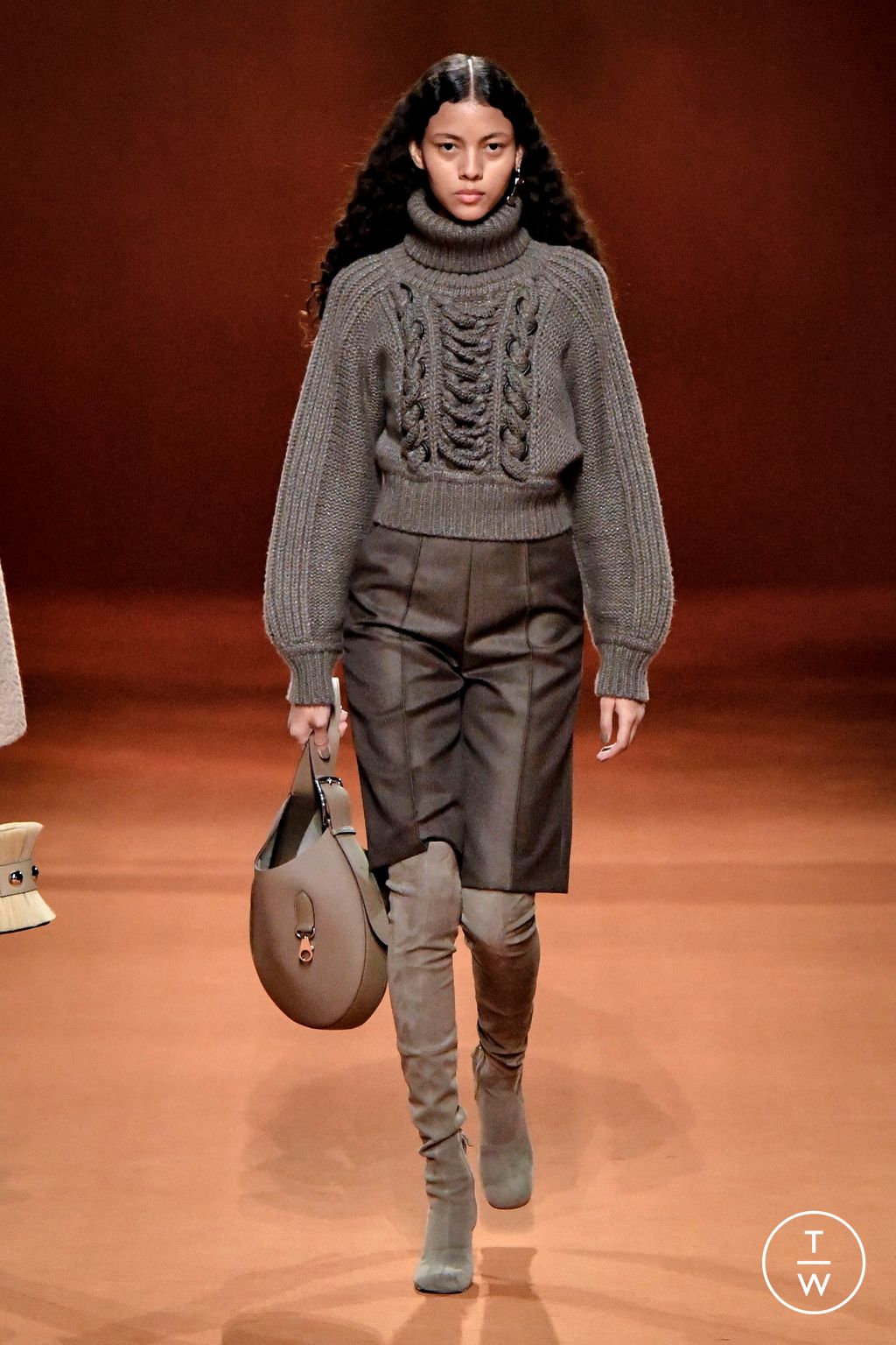 Fashion Week Paris Fall/Winter 2023 look 34 from the Hermès collection womenswear