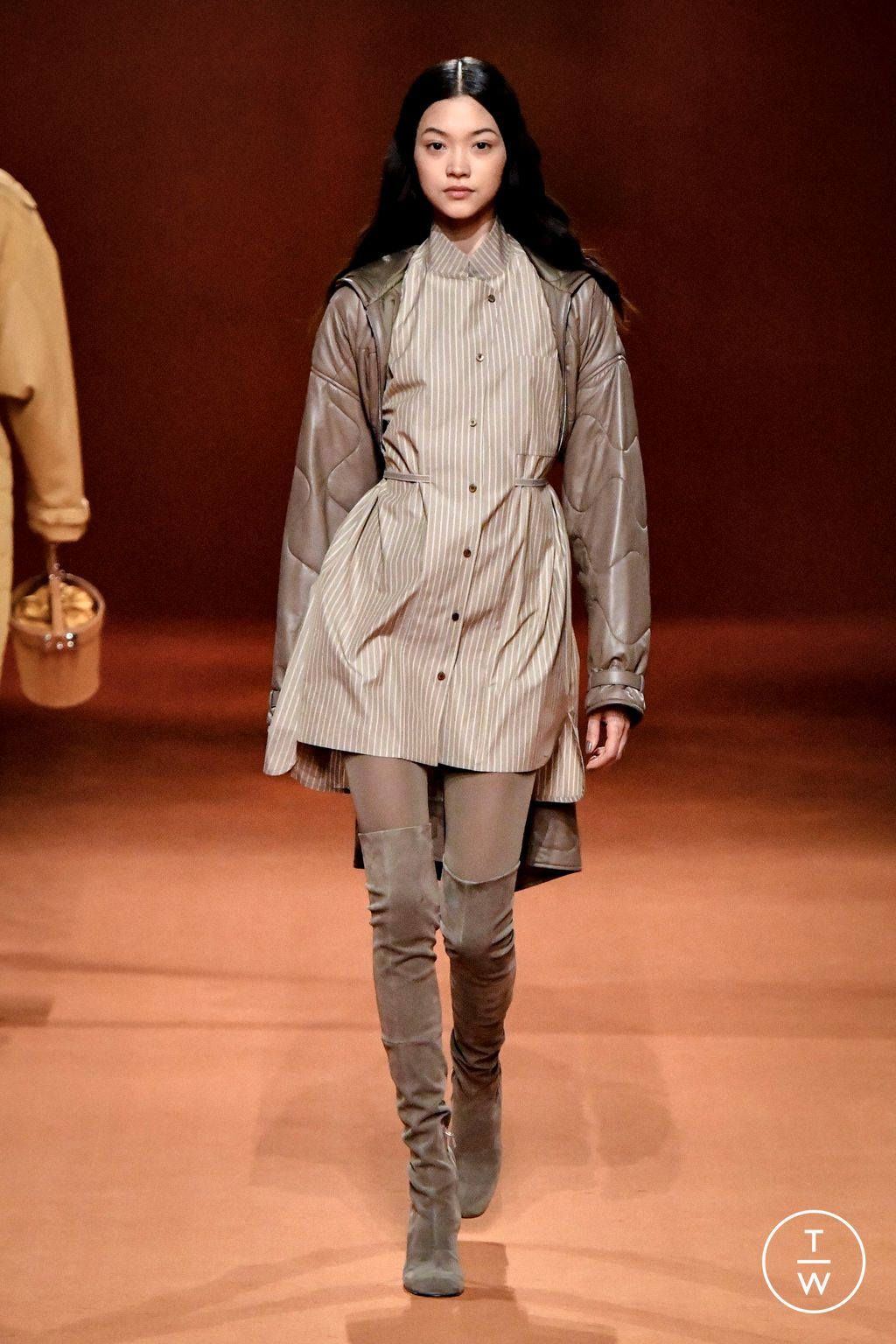Fashion Week Paris Fall/Winter 2023 look 35 from the Hermès collection 女装