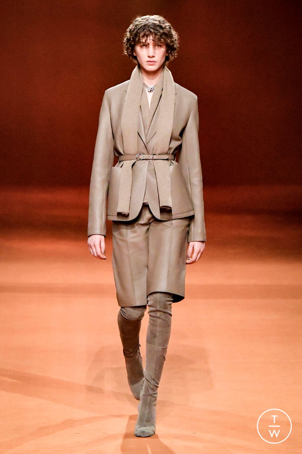 Fashion Week Paris Fall/Winter 2023 look 40 from the Hermès collection 女装