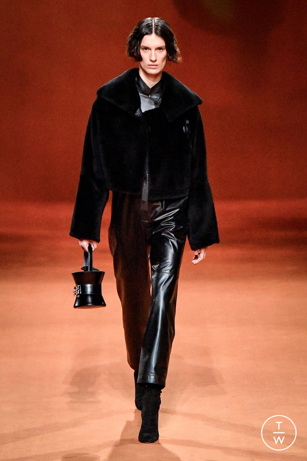 Fashion Week Paris Fall/Winter 2023 look 41 from the Hermès collection 女装