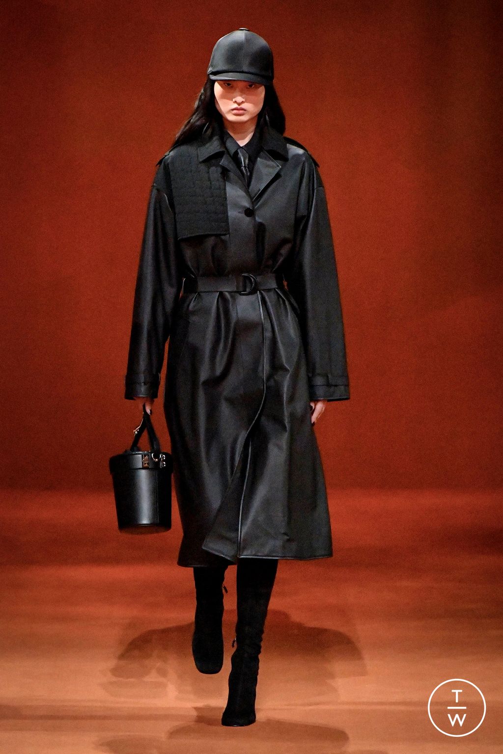 Fashion Week Paris Fall/Winter 2023 look 42 from the Hermès collection womenswear