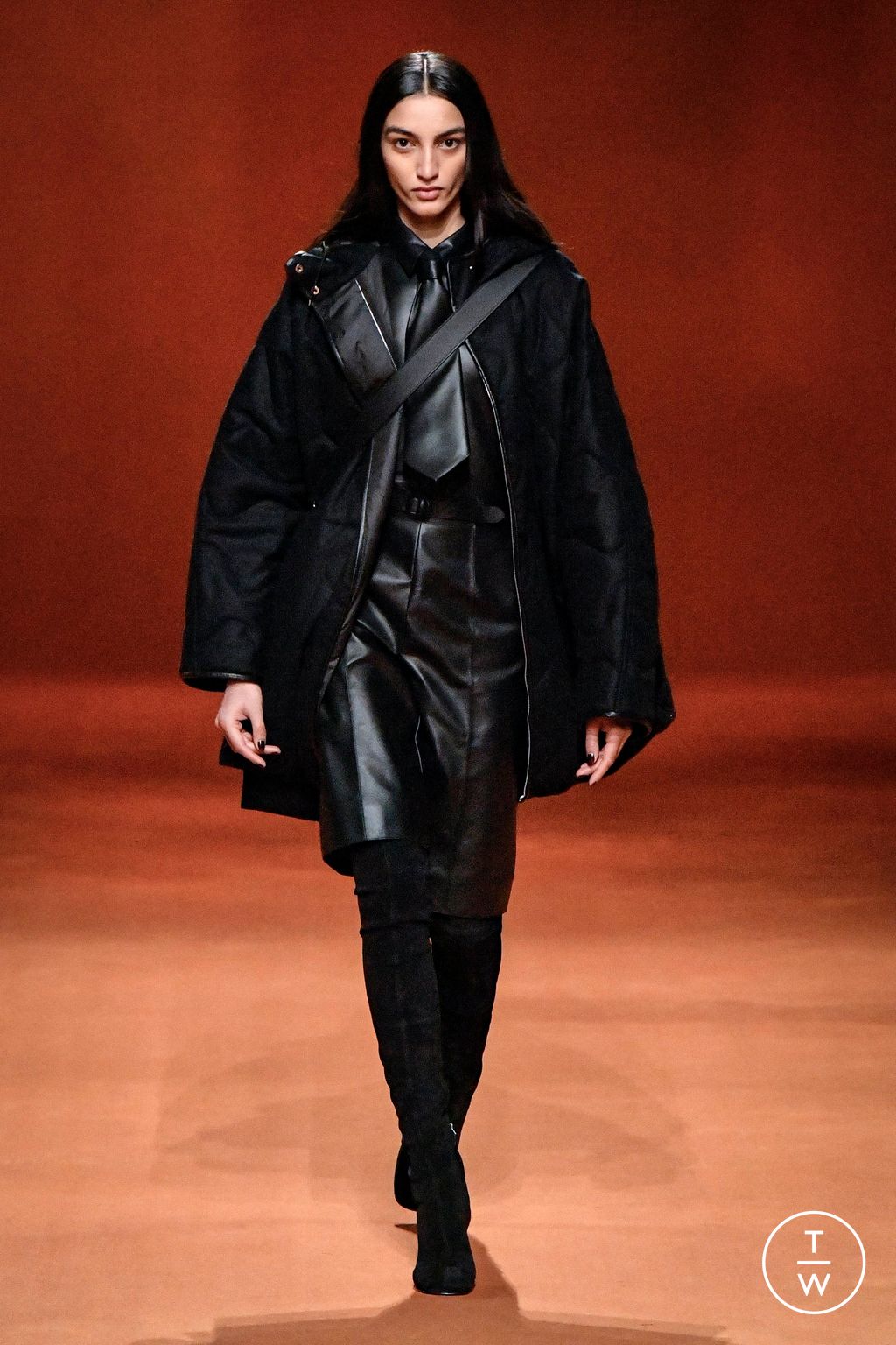 Fashion Week Paris Fall/Winter 2023 look 43 from the Hermès collection 女装