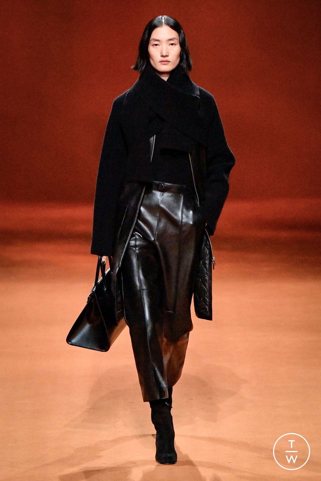 Fashion Week Paris Fall/Winter 2023 look 44 from the Hermès collection womenswear