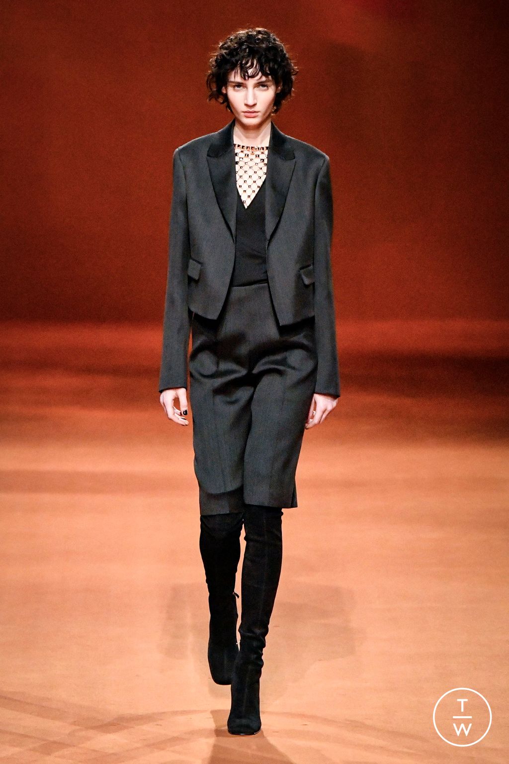 Fashion Week Paris Fall/Winter 2023 look 48 from the Hermès collection 女装
